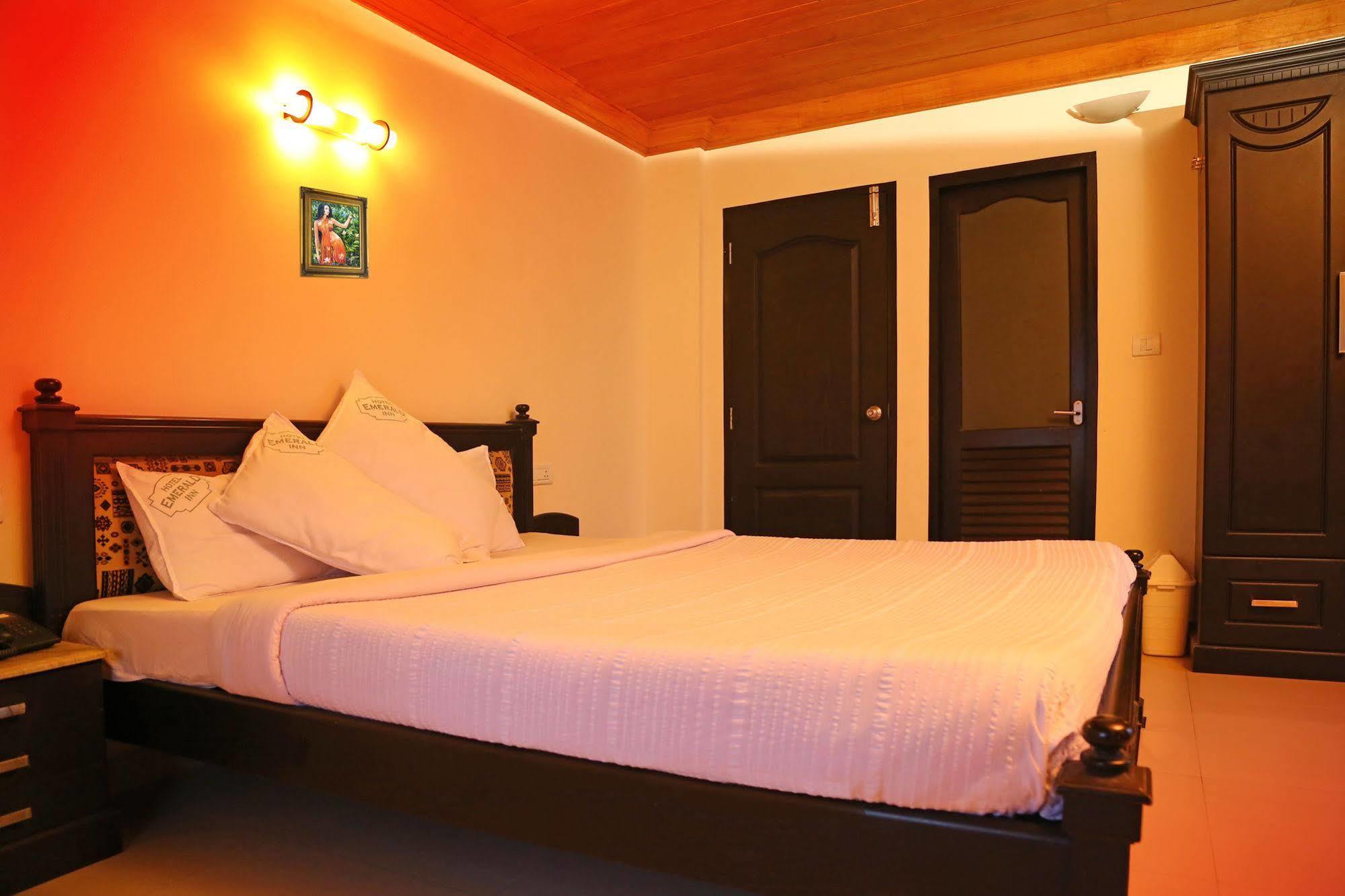 Hotel Emerald Inn Munnar Exterior foto